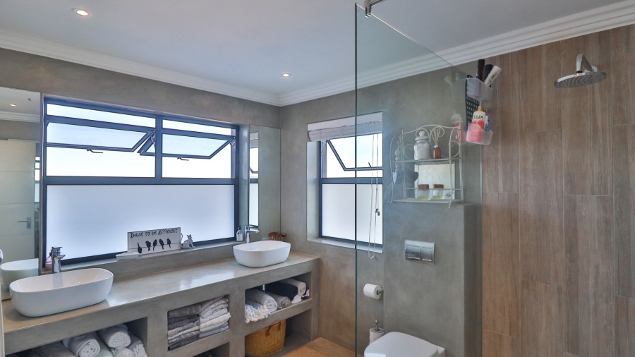 2 Bedroom Property for Sale in Stilbaai Oos Western Cape
